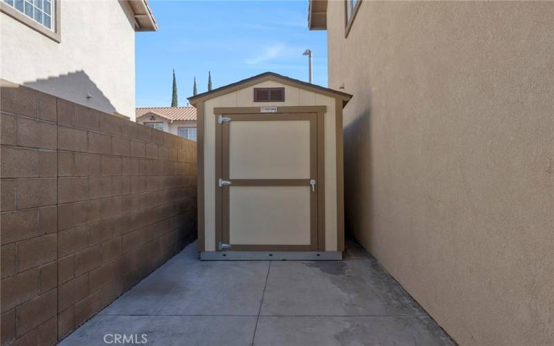 Large side yard.