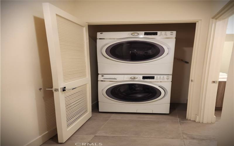 Stackable washer and dryer for your convenience!!