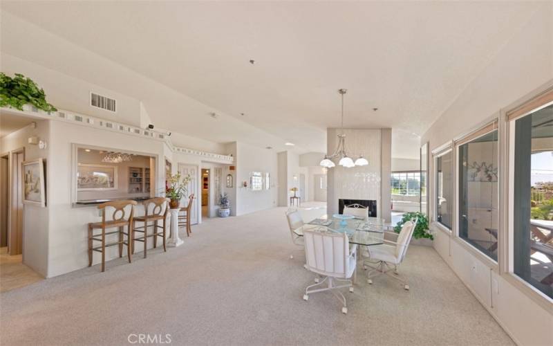 Dining room & entertainment wet bar