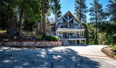 609 Grass Valley Road, Lake Arrowhead, California 92352, 4 Bedrooms Bedrooms, ,3 BathroomsBathrooms,Residential,Buy,609 Grass Valley Road,CV24099723