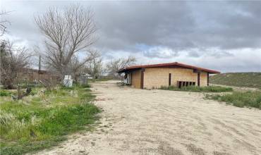 15981 Gaskell Road, Rosamond, California 93560, 4 Bedrooms Bedrooms, ,1 BathroomBathrooms,Residential,Buy,15981 Gaskell Road,SW24236036