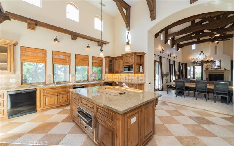 Spacious gourmet kitchen with lots of natural lights/Built in warmer