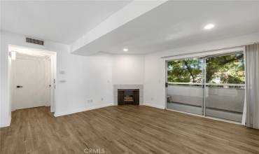 4406 Cahuenga Boulevard 101, Toluca Lake, California 91602, 3 Bedrooms Bedrooms, ,2 BathroomsBathrooms,Residential Lease,Rent,4406 Cahuenga Boulevard 101,BB24236023