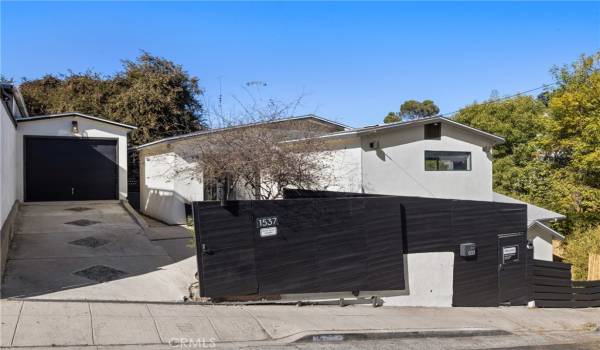 Echo Park Private Home with private parking Remote controlled gate.