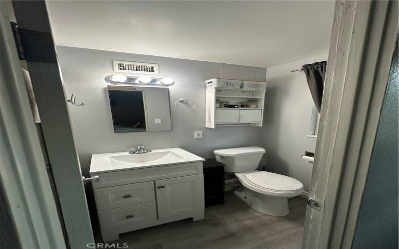 Primary bedroom bathroom