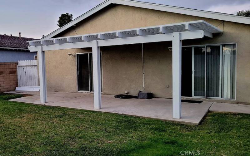 LARGE COVERED PATIO