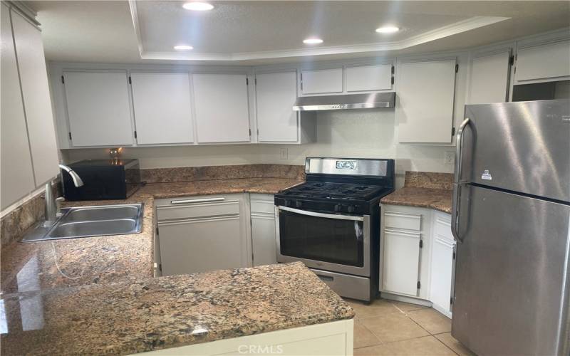 Kitchen includes stove and Refrigerator