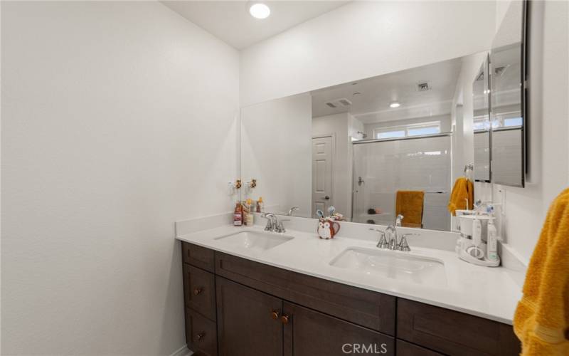 Primary ensuite bath with dual sinks