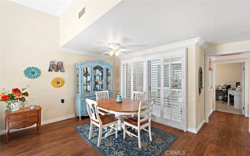 Flexible dining space with slider leading to private enclosed atrium