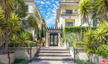 225 S Hamilton Drive 102, Beverly Hills, California 90211, 2 Bedrooms Bedrooms, ,2 BathroomsBathrooms,Residential Lease,Rent,225 S Hamilton Drive 102,24434830