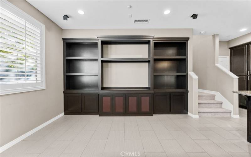 Beautiful built-in cabinets & TV area complements the kitchen. This cabinet also has LED ambient

lighting.