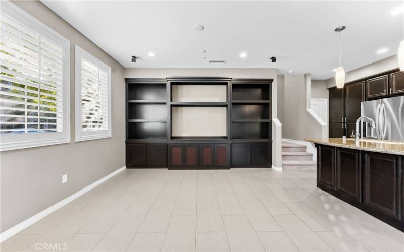 Beautiful built-in cabinets & TV area complements the kitchen. This cabinet also has LED ambient

lighting.