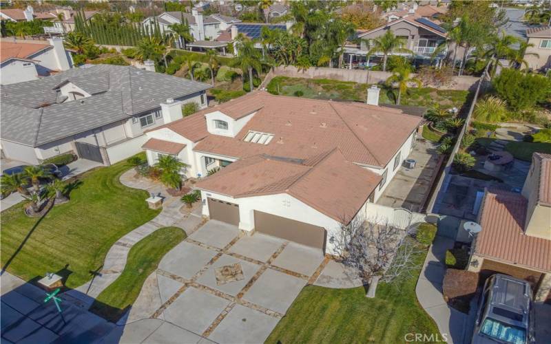 Long paved driveway and potential RV parking