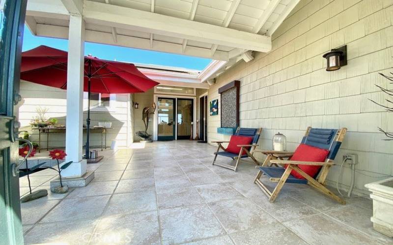 Indoor/outdoor solarium.