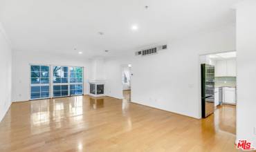 851 N San Vicente Boulevard 122, West Hollywood, California 90069, 1 Bedroom Bedrooms, ,1 BathroomBathrooms,Residential Lease,Rent,851 N San Vicente Boulevard 122,24465233