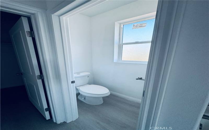 MASTER BEDROOM TOILET WITH DOOR