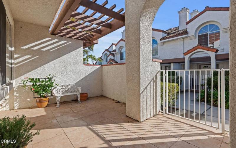 3-web-or-mls-03 - Front Porch