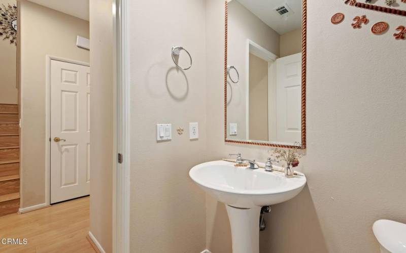 13-web-or-mls-13 - Powder Room