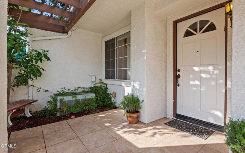 4-web-or-mls-04 - Front Porch