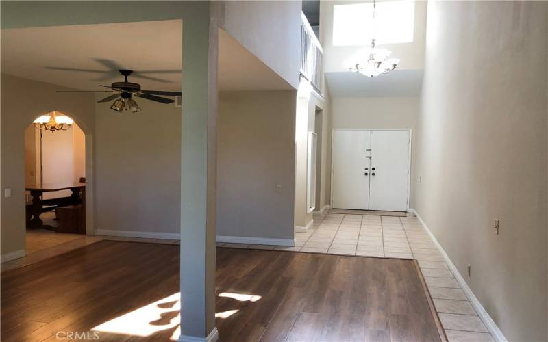 Living room connecting to the dining area