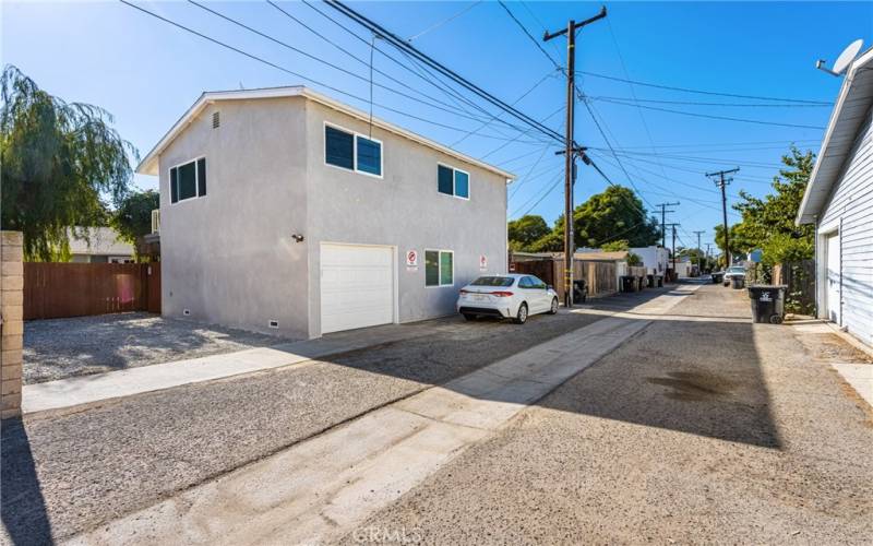 1 car garage and 1 car driveway