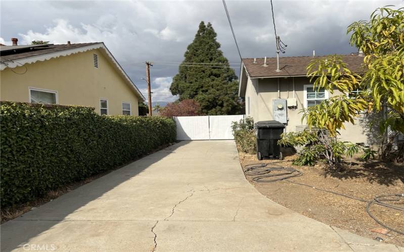 Long drive way with Gate