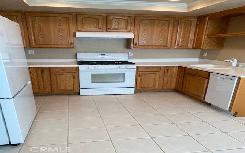 Kitchen with Kraftmaid custom cabinets