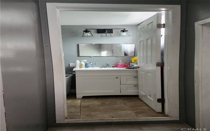 CONVERTED UNIT BATHROOM