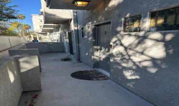 Sherman Oaks, California 91411, 2 Bedrooms Bedrooms, ,3 BathroomsBathrooms,Residential Lease,Rent,ML81987170