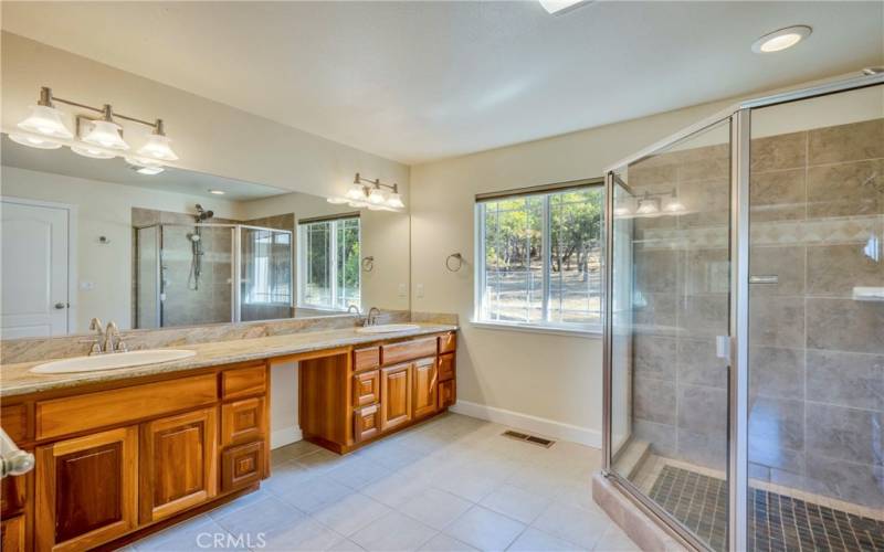 Dual sinks & vanity area