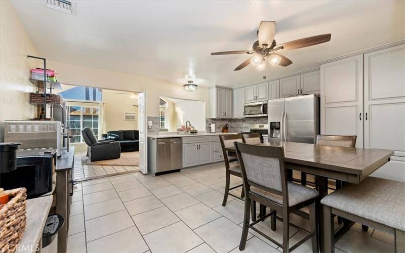 Dining Area & Kitchen