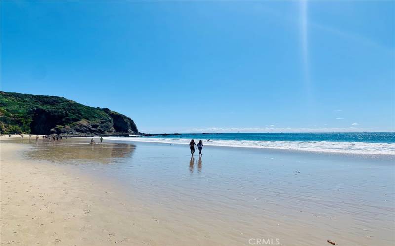 10 minute stroll to Strands Beach.