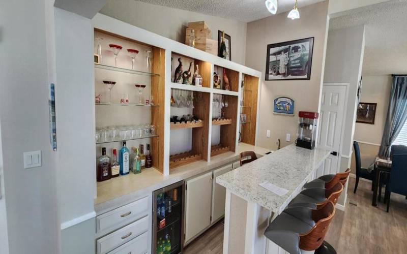 Wet Bar w/fridge