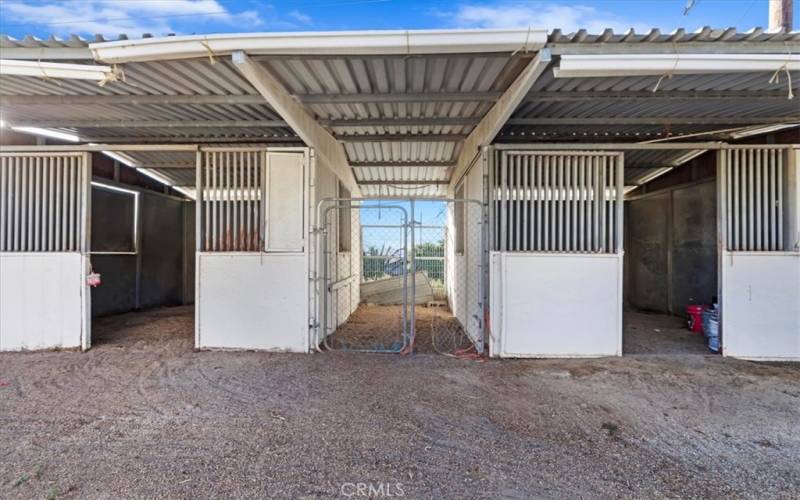 ENCLOSED 2 HORSE BARN