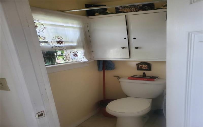 Lower Unit .5 bath