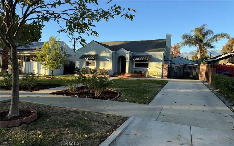 Front of home with a long driveway to give plenty of parking