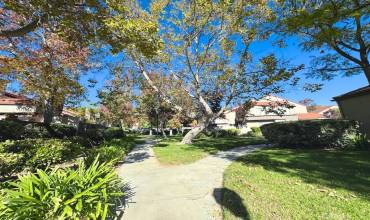 582 Via Colinas, Thousand Oaks, California 91362, 2 Bedrooms Bedrooms, ,2 BathroomsBathrooms,Residential,Buy,582 Via Colinas,SR24238392