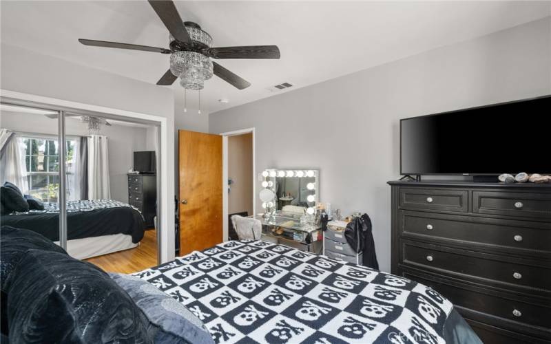 Same bedroom with mirrored closet doors.