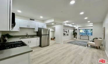 1409 N Hobart Boulevard 101, Los Angeles, California 90027, 2 Bedrooms Bedrooms, ,1 BathroomBathrooms,Residential Lease,Rent,1409 N Hobart Boulevard 101,24466013