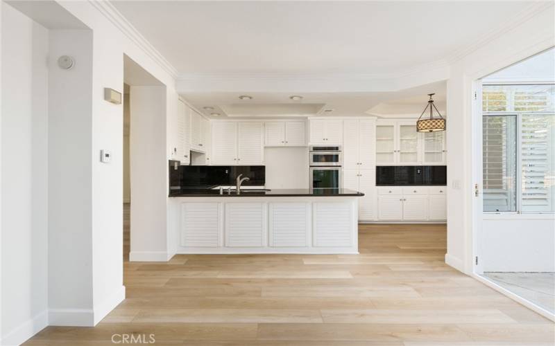 kitchen and breakfast nook to the right