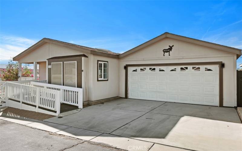 2 CAR GARAGE PLUS 2 CAR DRIVEWAY!