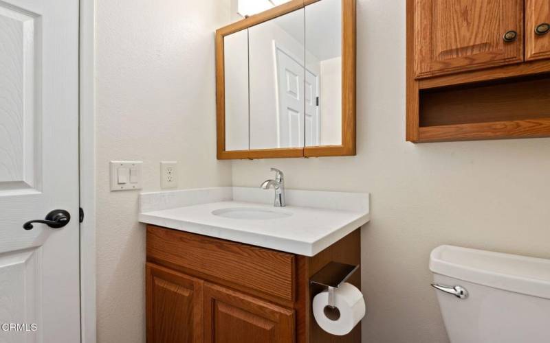 18-web-or-mls-18 - Powder Room