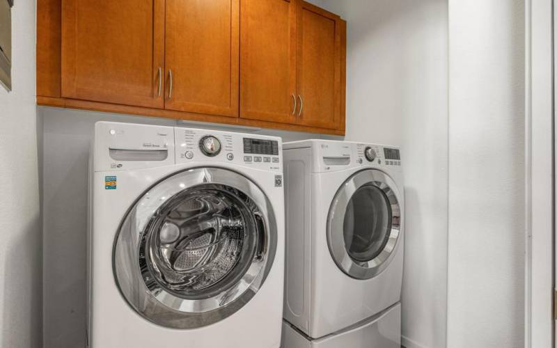 Washer/dryer room off kitchen