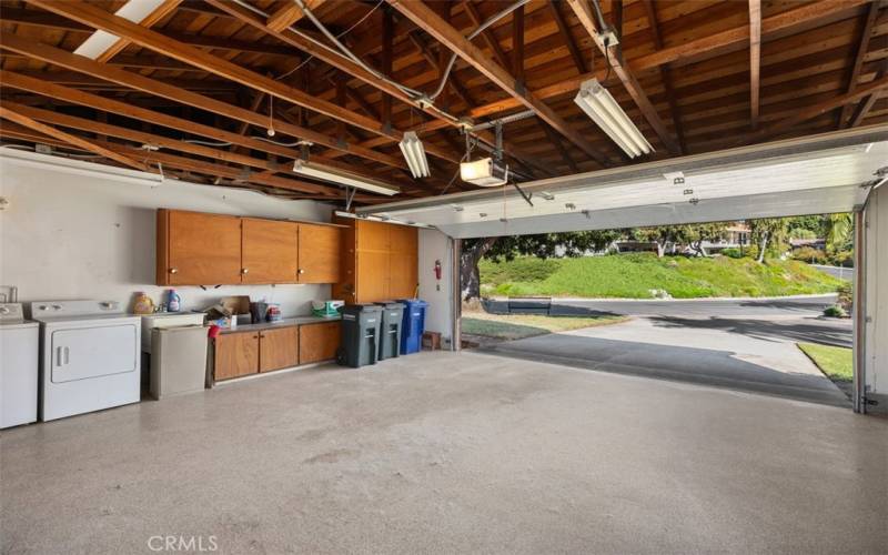 EXTRA LARGE 2 CAR GARAGE WITH A NICE SIZE DRIVEWAY...