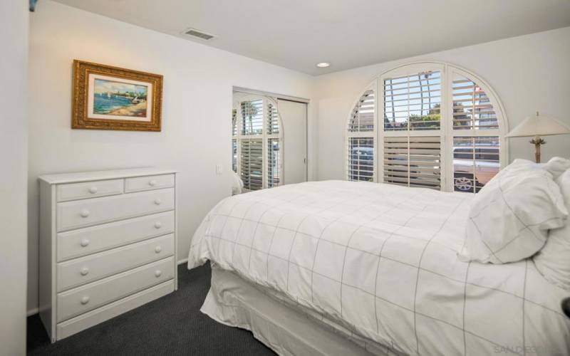 Guest bedroom downstairs - Queen bed. Hall bath