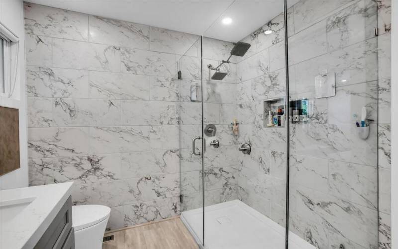 Seamless shower, marble tile walls