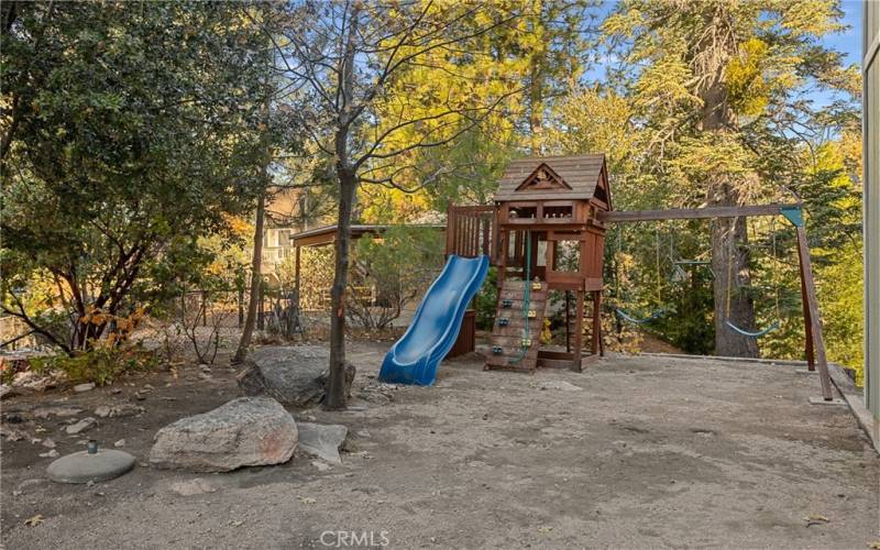 Beautiful Backyard Area is Great for Kids & Pups!!