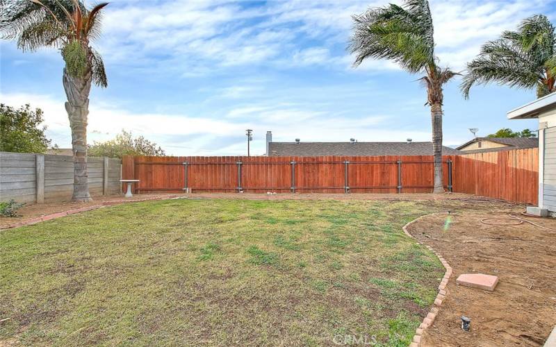 Side yard off kitchen and bedroom #4