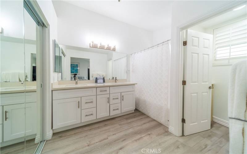 MASTER BATH UPSTAIRS