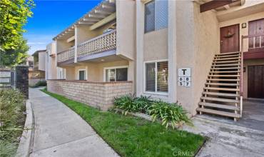 700 W La Veta Avenue T5, Orange, California 92868, 2 Bedrooms Bedrooms, ,2 BathroomsBathrooms,Residential,Buy,700 W La Veta Avenue T5,PW24206302